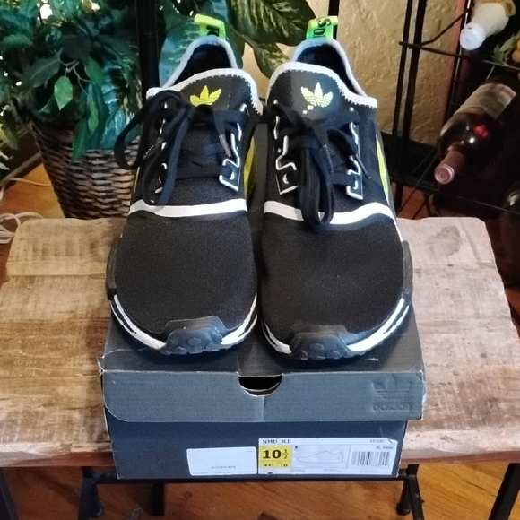 Adidas Men's Black and Yellow Sneakers - Picture 1 of 15